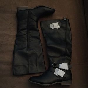 8.5 black boots, brand new, never worn